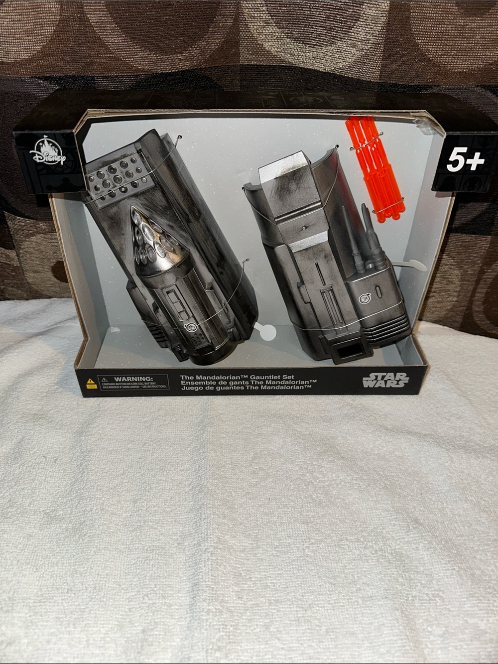 DISNEYPARKS EXCLUSIVE Star Wars The Mandalorian Gauntlet Set Brand New